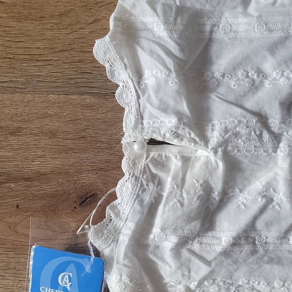 Beautiful embroidered Blouse - Picture 5 of 6